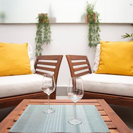 Apartamentos Bajeles Sevilla Urban Esterno foto