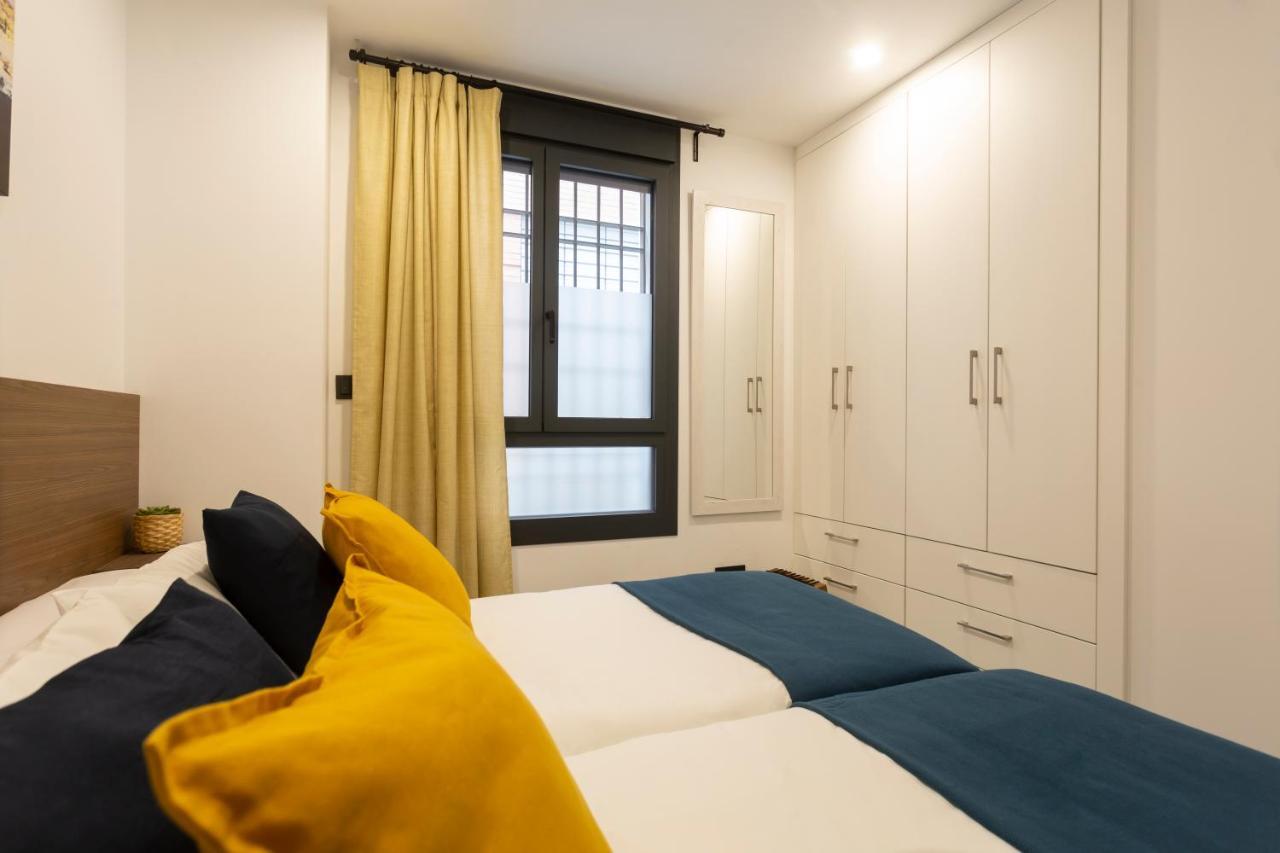 Apartamentos Bajeles Sevilla Urban Esterno foto