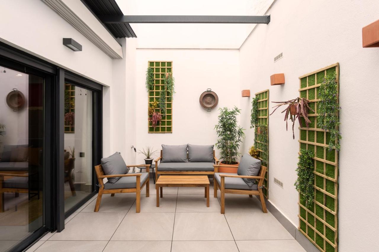 Apartamentos Bajeles Sevilla Urban Esterno foto