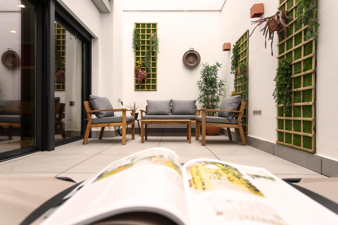 Apartamentos Bajeles Sevilla Urban Esterno foto