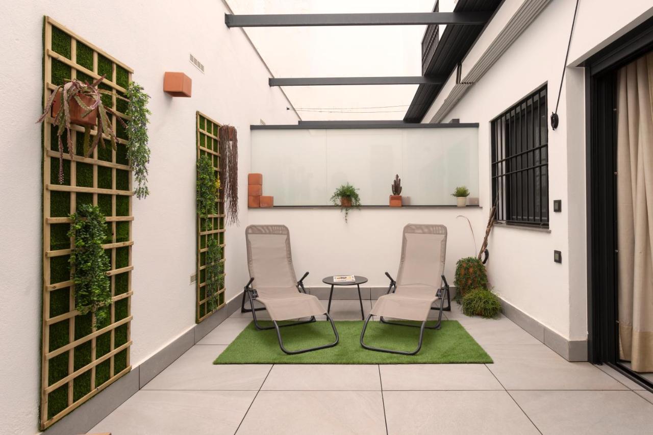 Apartamentos Bajeles Sevilla Urban Esterno foto