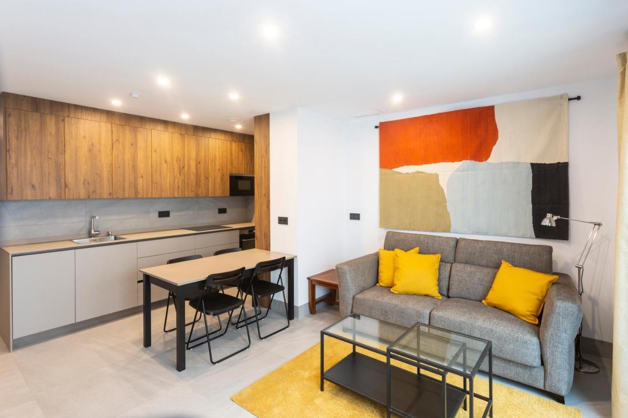 Apartamentos Bajeles Sevilla Urban Esterno foto