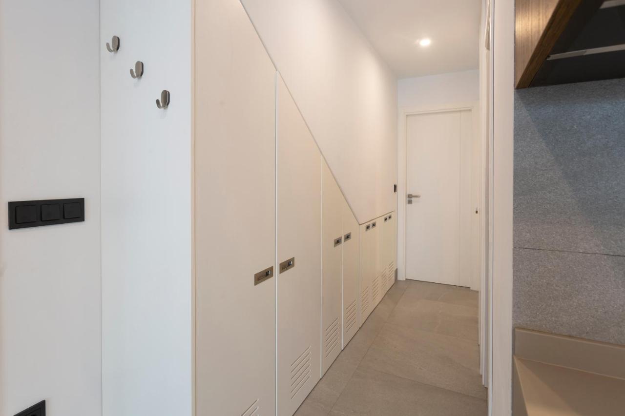 Apartamentos Bajeles Sevilla Urban Esterno foto