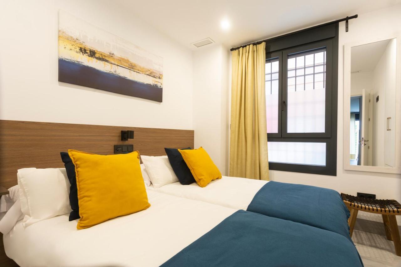 Apartamentos Bajeles Sevilla Urban Esterno foto