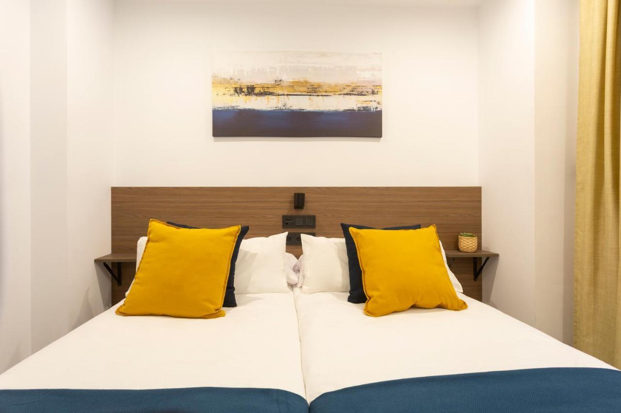 Apartamentos Bajeles Sevilla Urban Esterno foto
