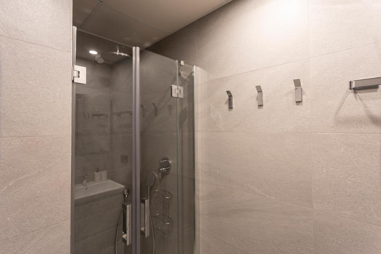 Apartamentos Bajeles Sevilla Urban Esterno foto
