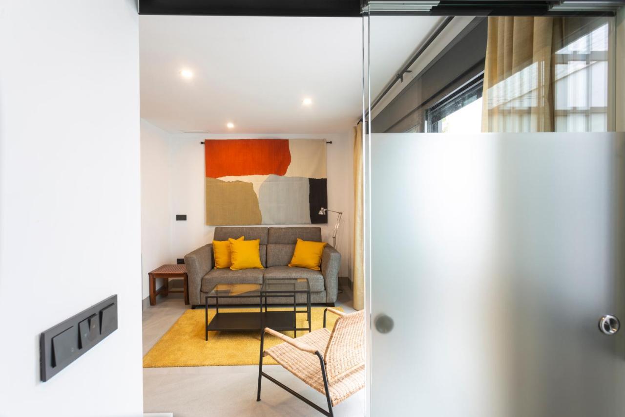 Apartamentos Bajeles Sevilla Urban Esterno foto