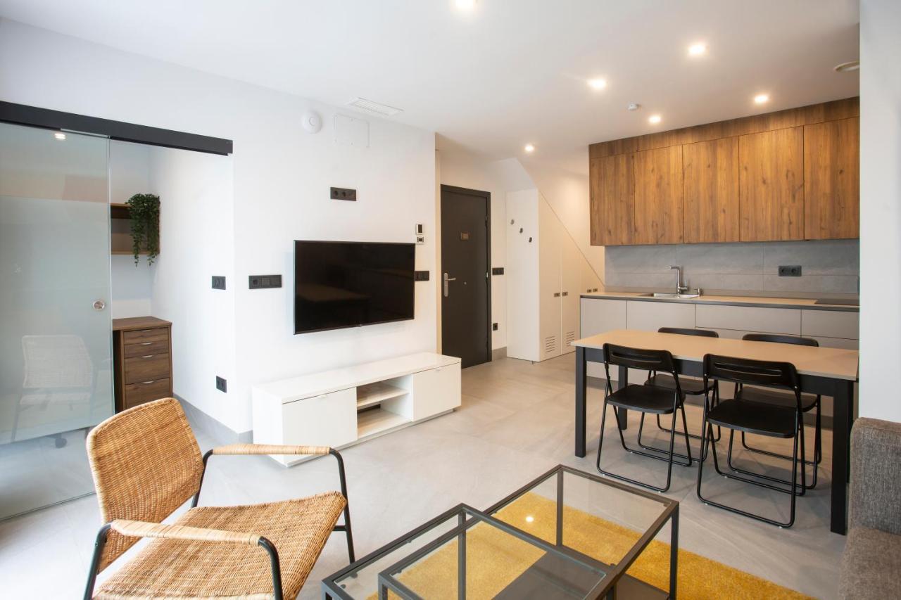 Apartamentos Bajeles Sevilla Urban Esterno foto