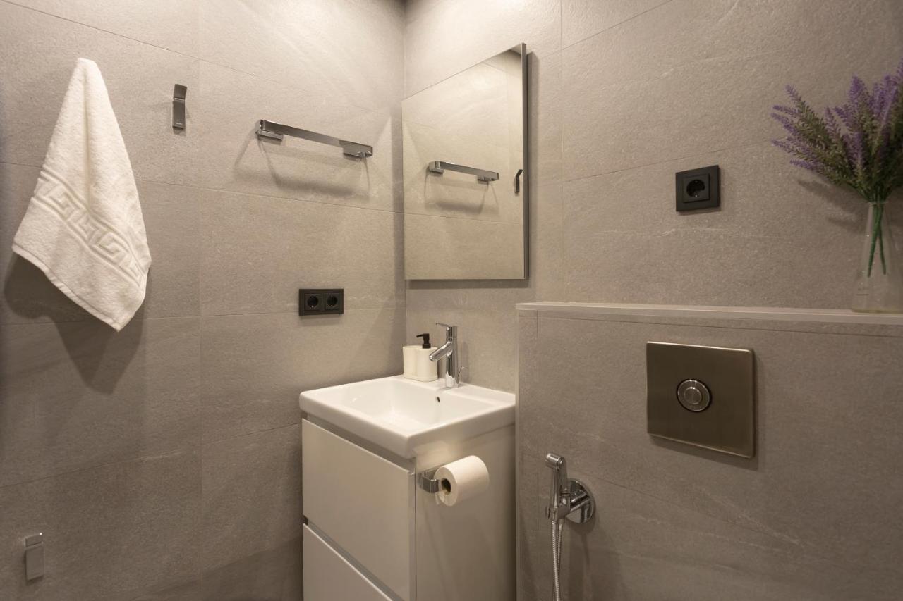 Apartamentos Bajeles Sevilla Urban Esterno foto