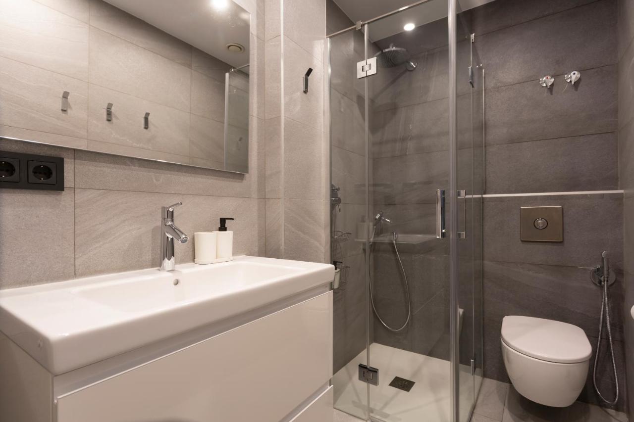 Apartamentos Bajeles Sevilla Urban Esterno foto