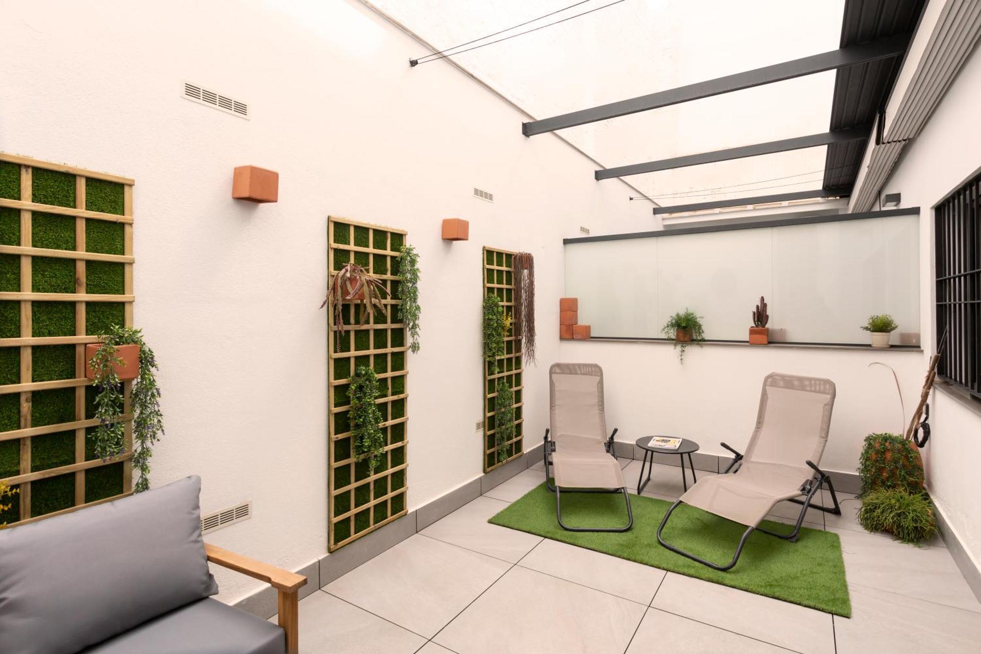 Apartamentos Bajeles Sevilla Urban Esterno foto