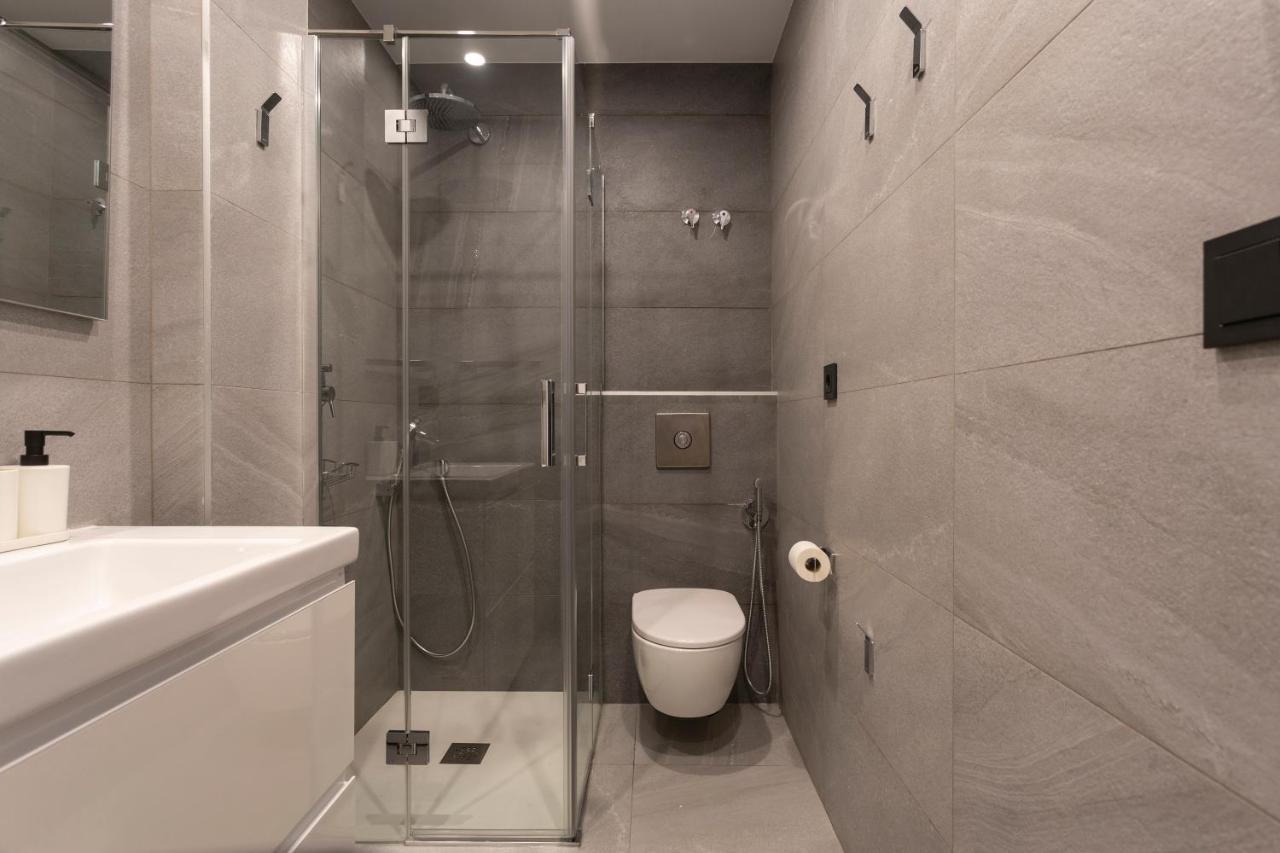 Apartamentos Bajeles Sevilla Urban Esterno foto