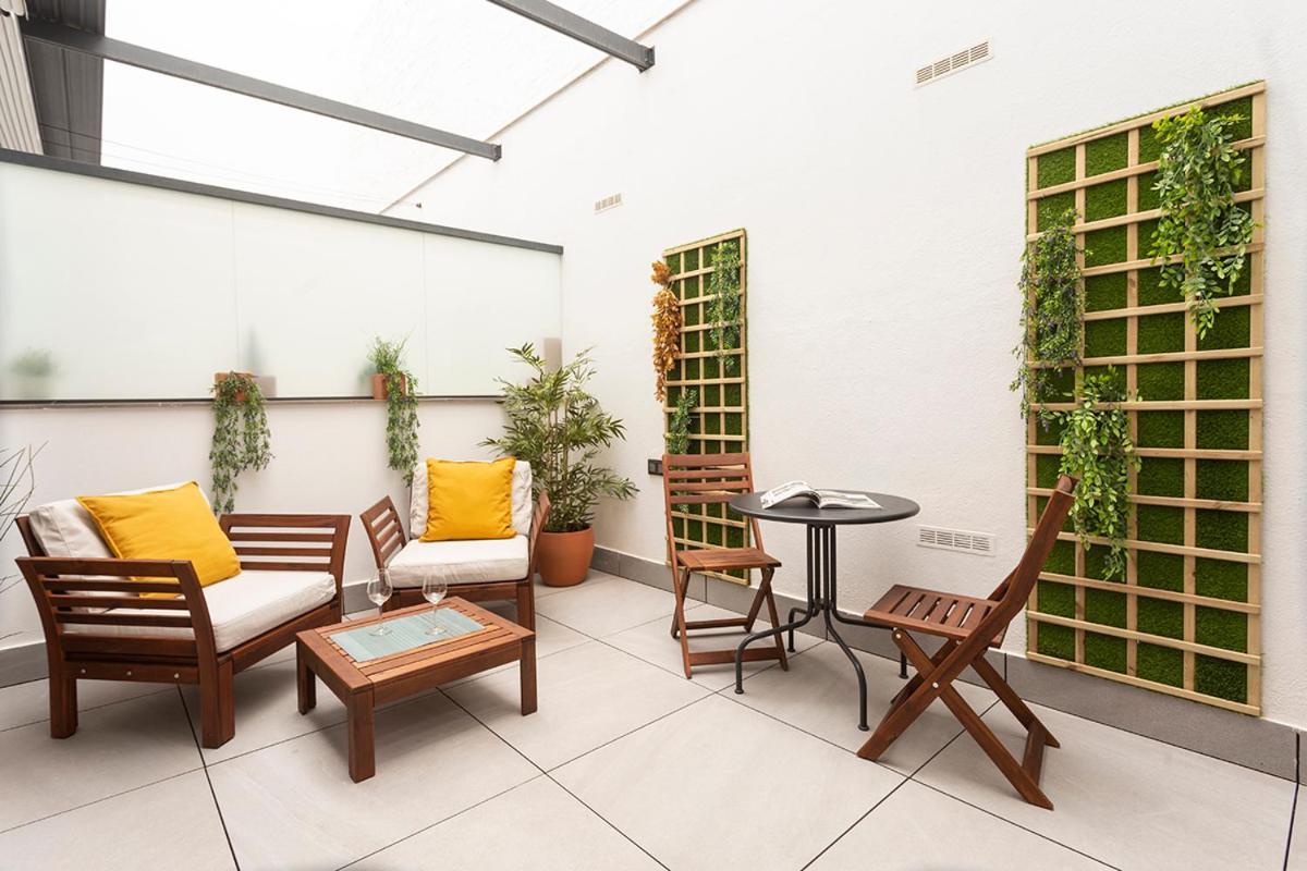 Apartamentos Bajeles Sevilla Urban Esterno foto