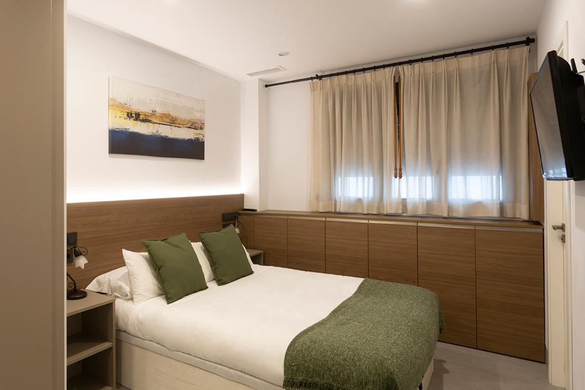 Apartamentos Bajeles Sevilla Urban Esterno foto
