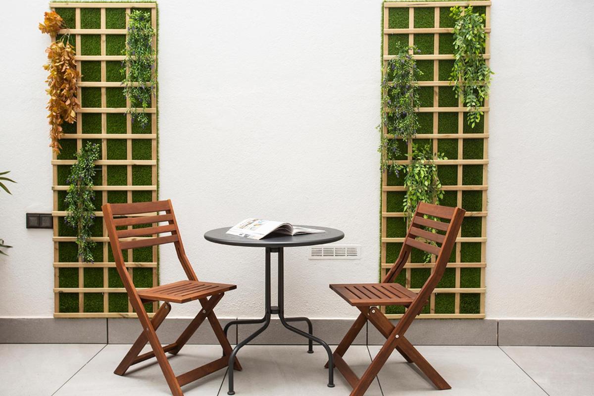 Apartamentos Bajeles Sevilla Urban Esterno foto