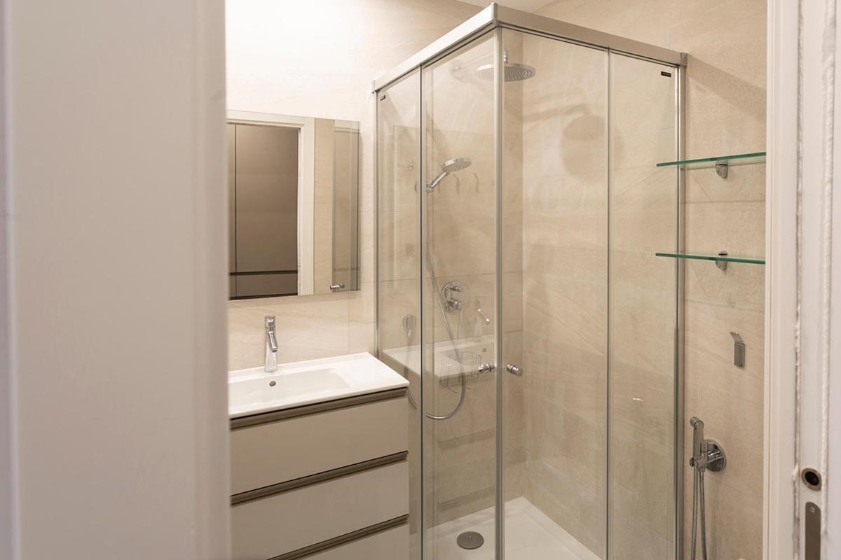 Apartamentos Bajeles Sevilla Urban Esterno foto