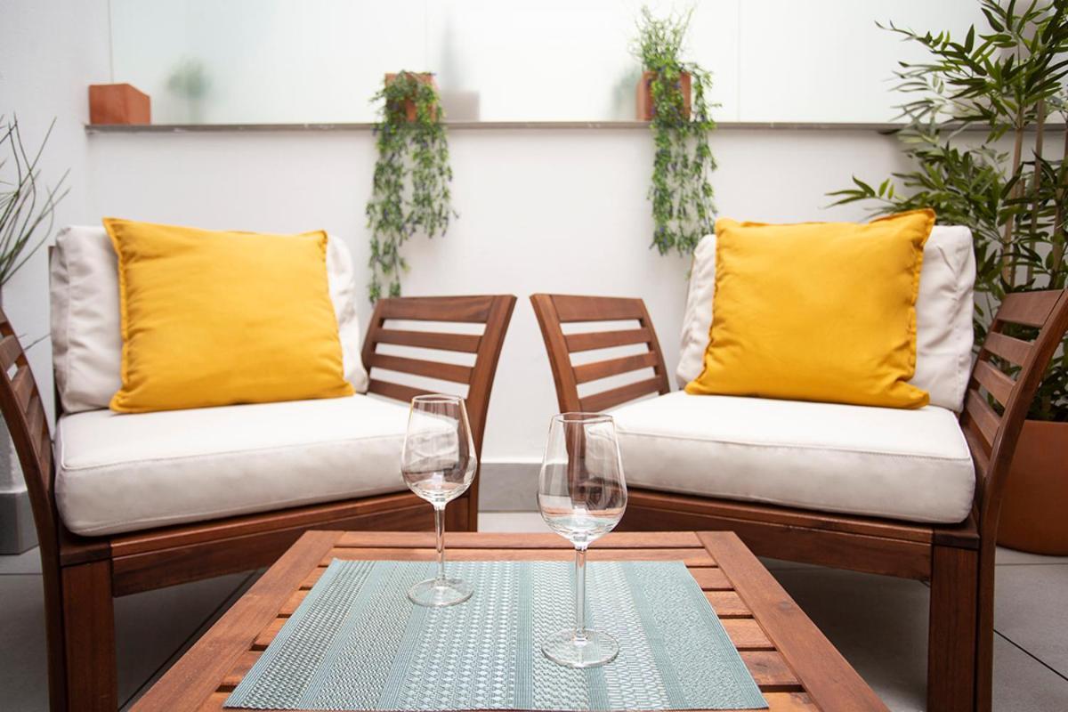 Apartamentos Bajeles Sevilla Urban Esterno foto