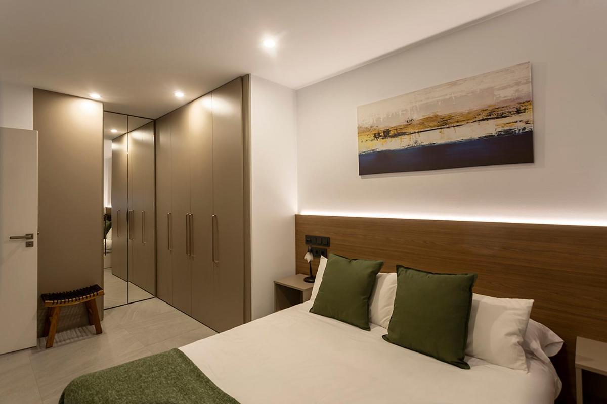 Apartamentos Bajeles Sevilla Urban Esterno foto